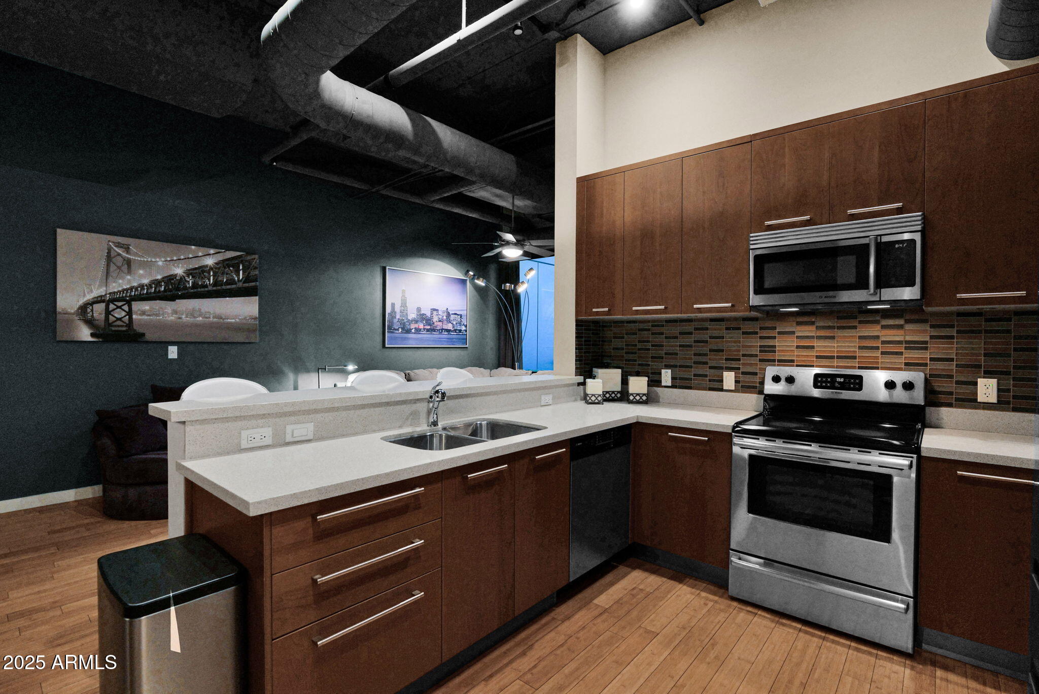 1 E LEXINGTON Avenue, 1101
