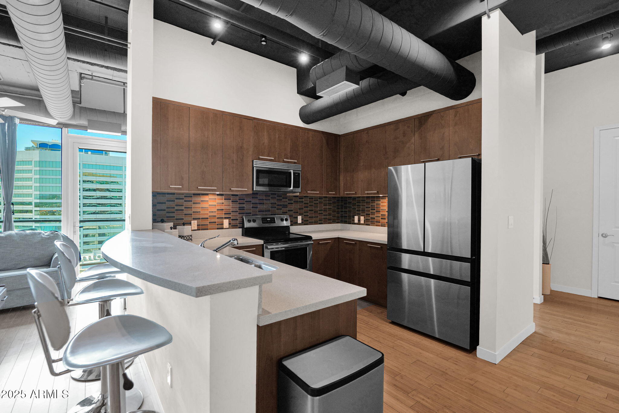 1 E LEXINGTON Avenue, 1101