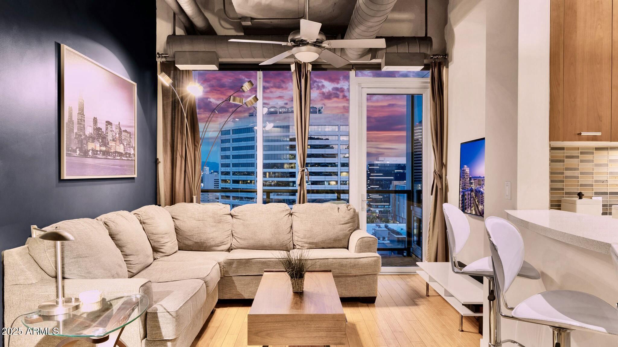1 E LEXINGTON Avenue, 1101