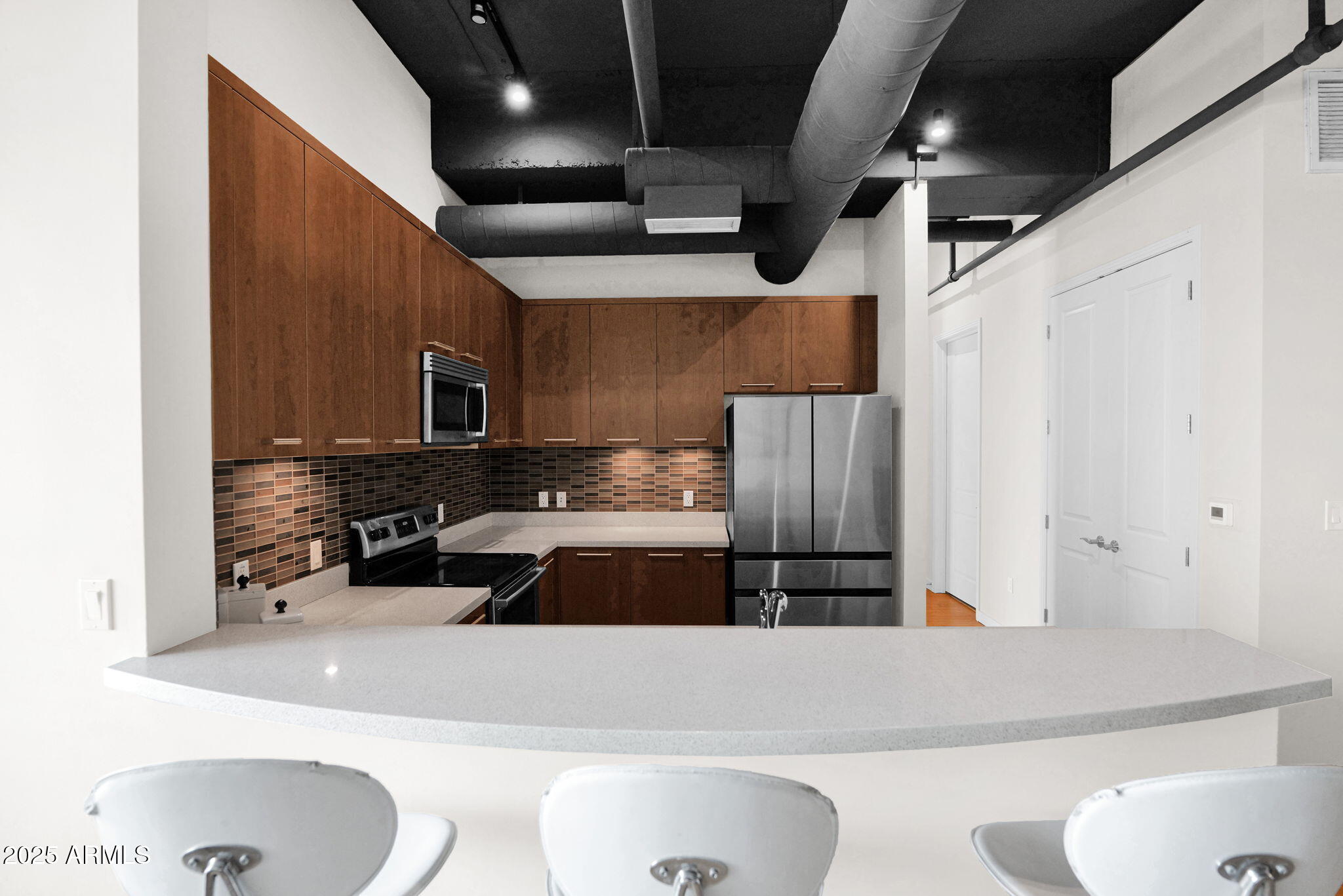1 E LEXINGTON Avenue, 1101