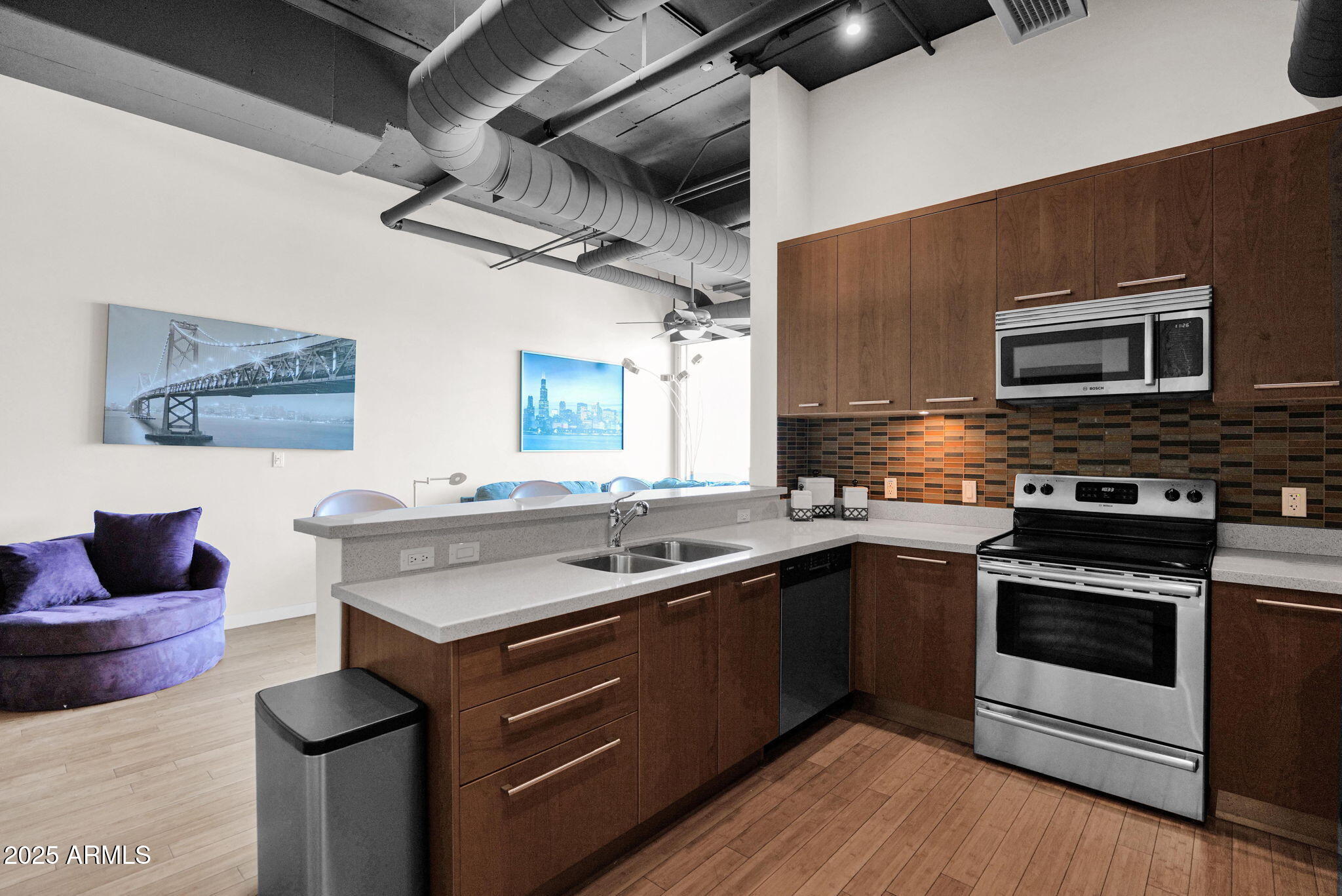 1 E LEXINGTON Avenue, 1101