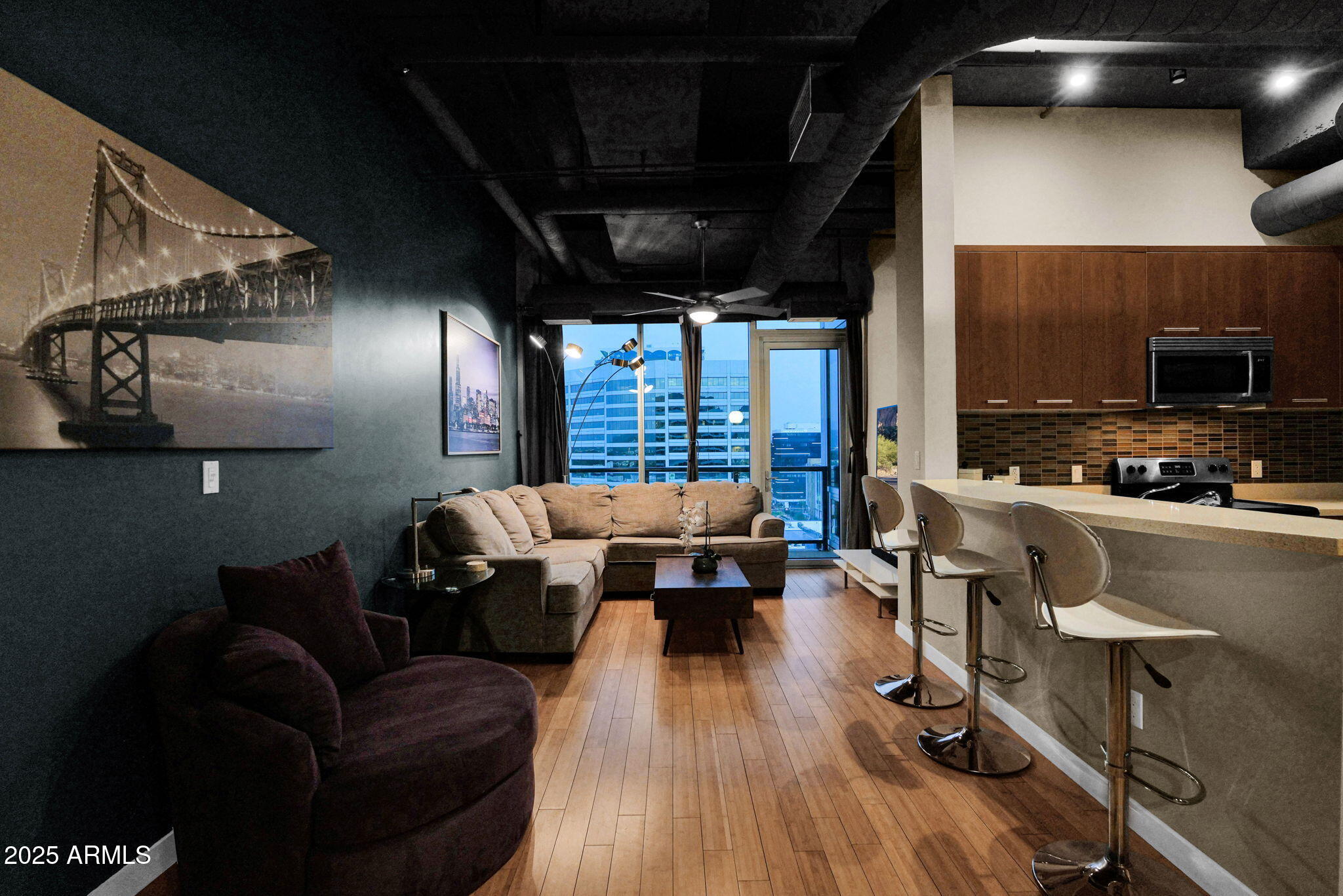 1 E LEXINGTON Avenue, 1101