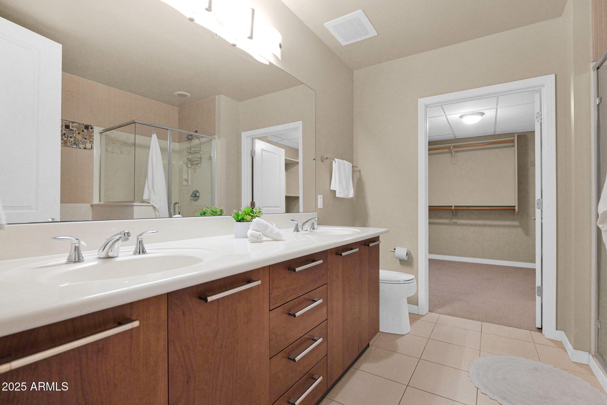 1 E LEXINGTON Avenue, 1101