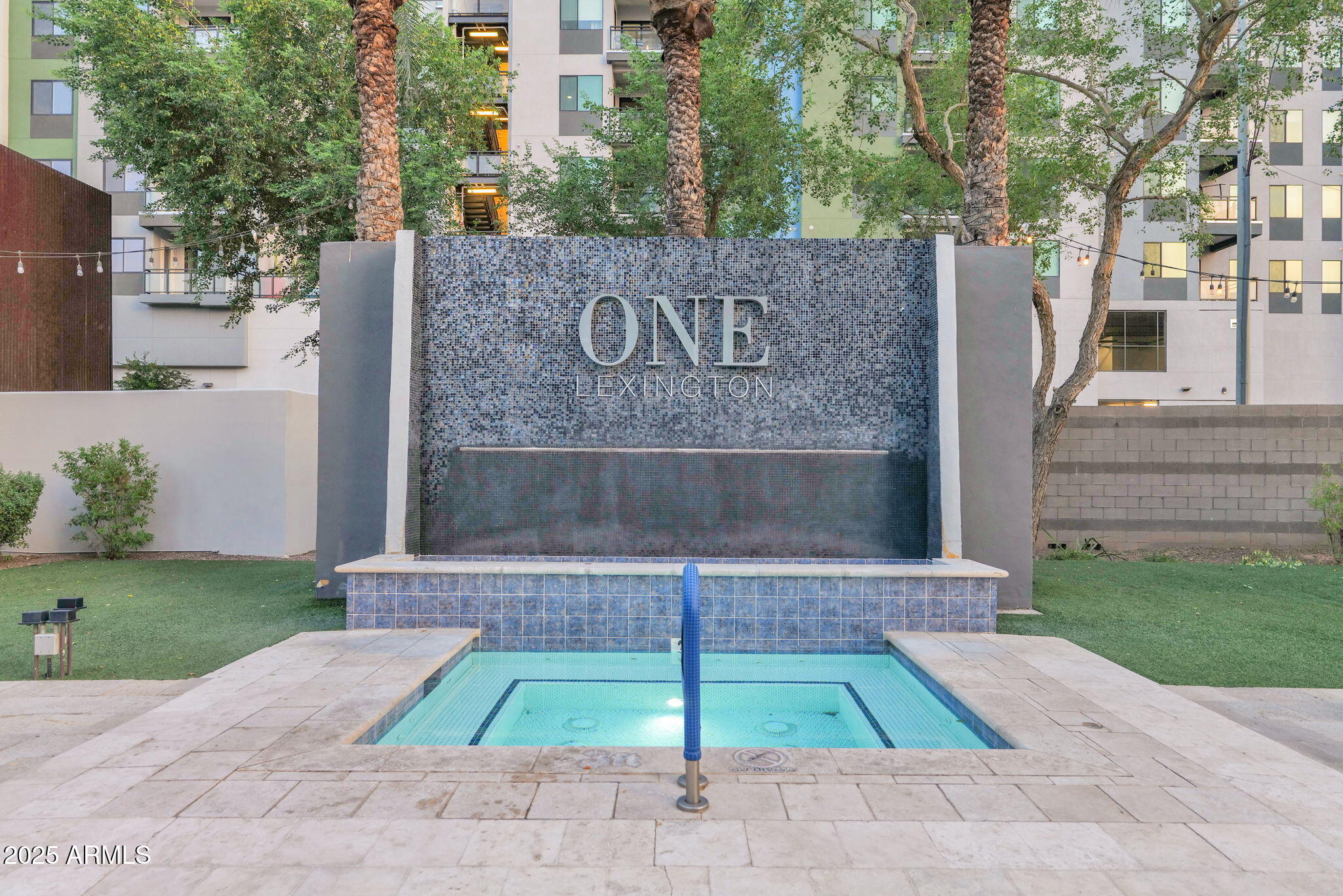 1 E LEXINGTON Avenue, 1101