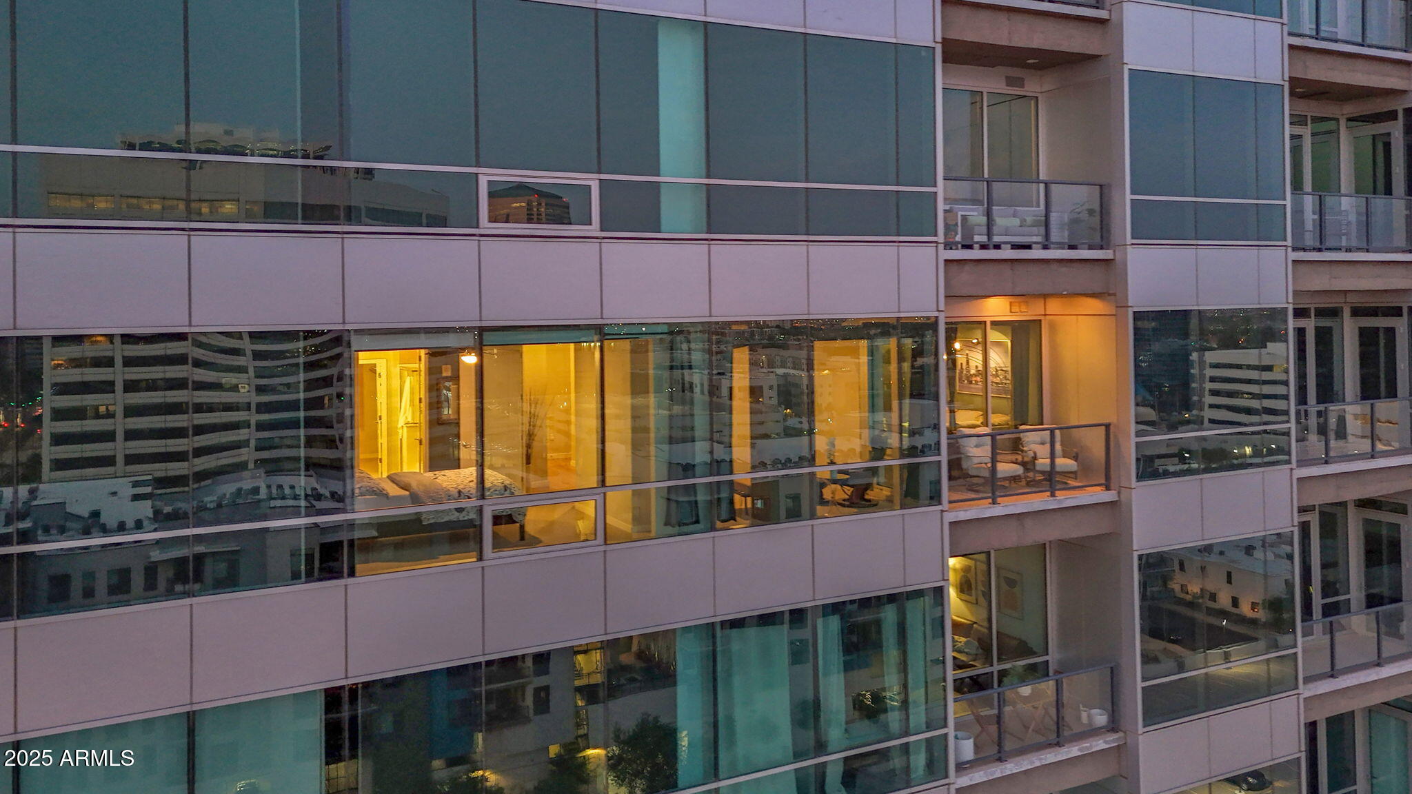 1 E LEXINGTON Avenue, 1101