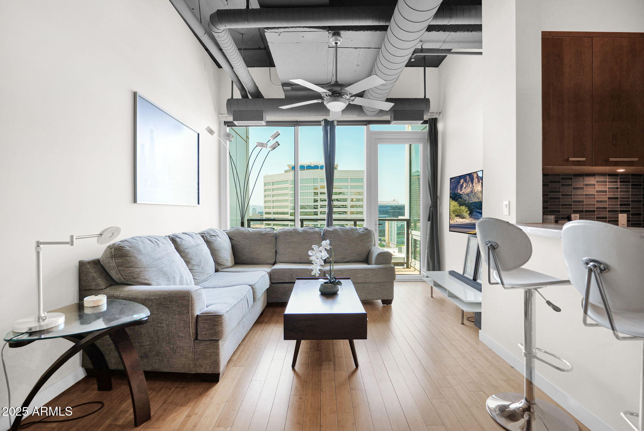 1 E LEXINGTON Avenue, 1101