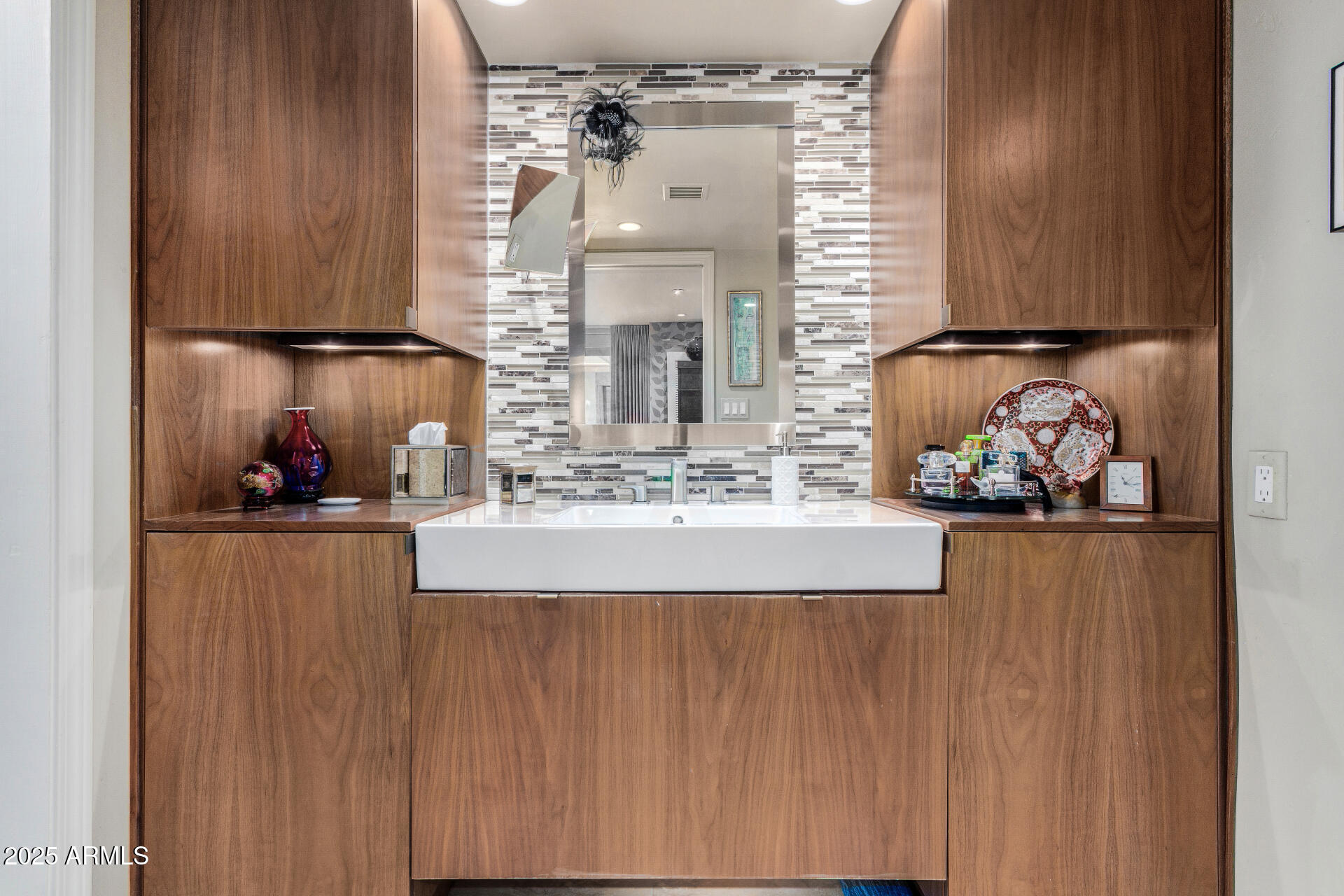 7026 N BARBADOS Place