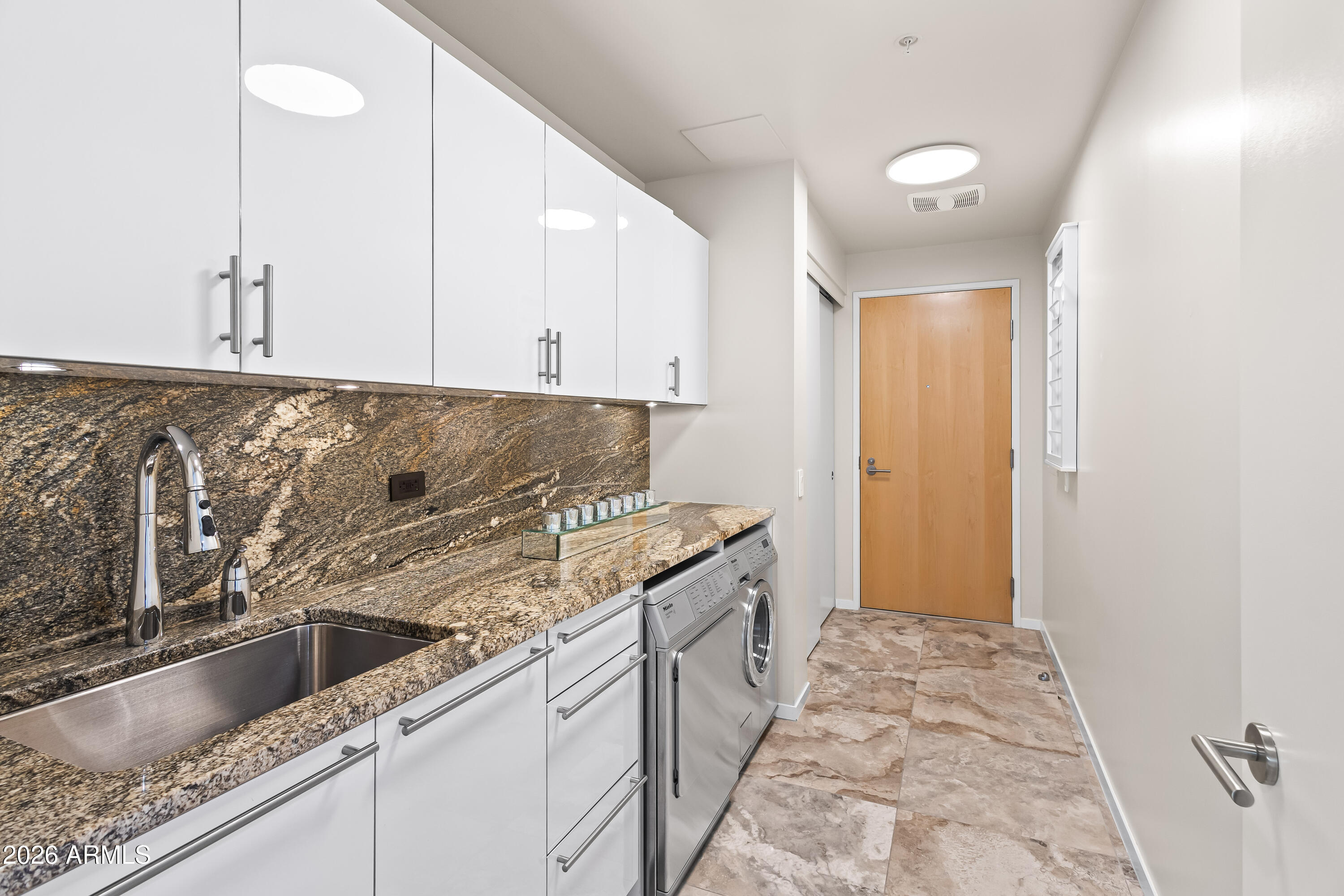 7131 E RANCHO VISTA Drive 7011