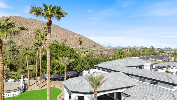 4425 N ARCADIA Lane