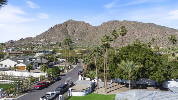 4425 N ARCADIA Lane
