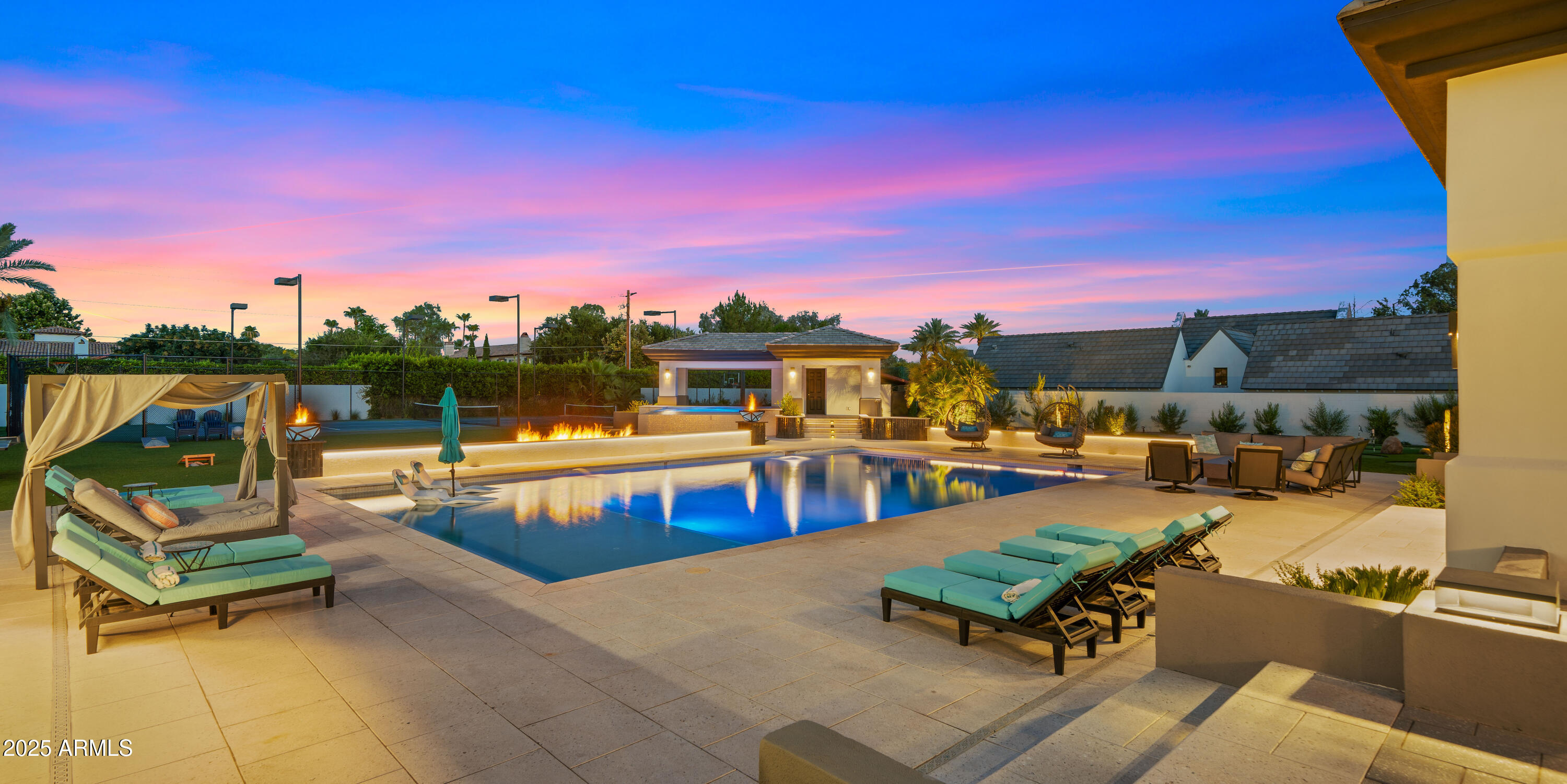 4425 N ARCADIA Lane