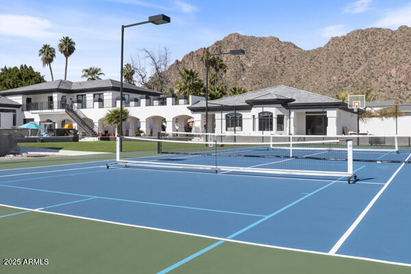 4425 N ARCADIA Lane