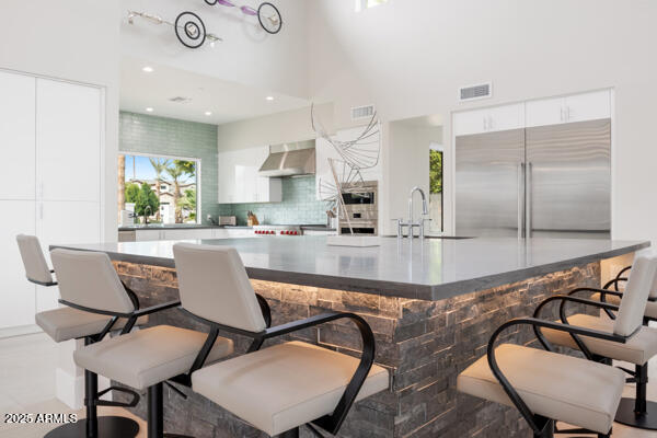 4425 N ARCADIA Lane