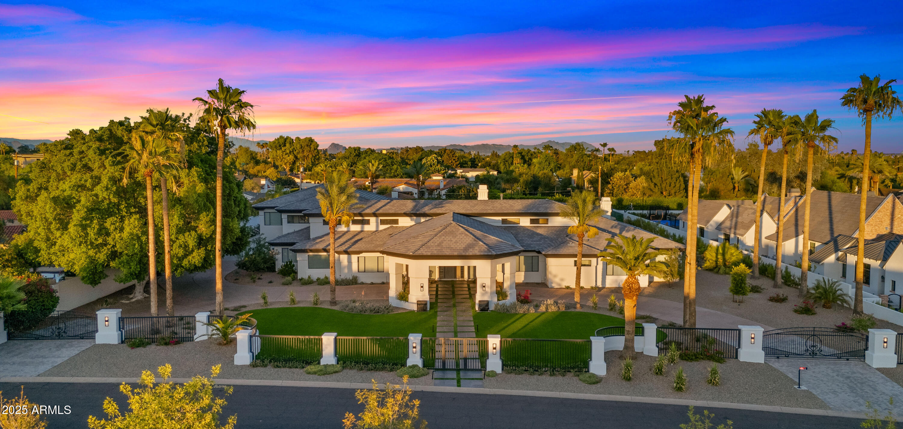 4425 N ARCADIA Lane