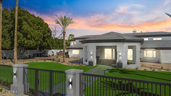 4425 N ARCADIA Lane