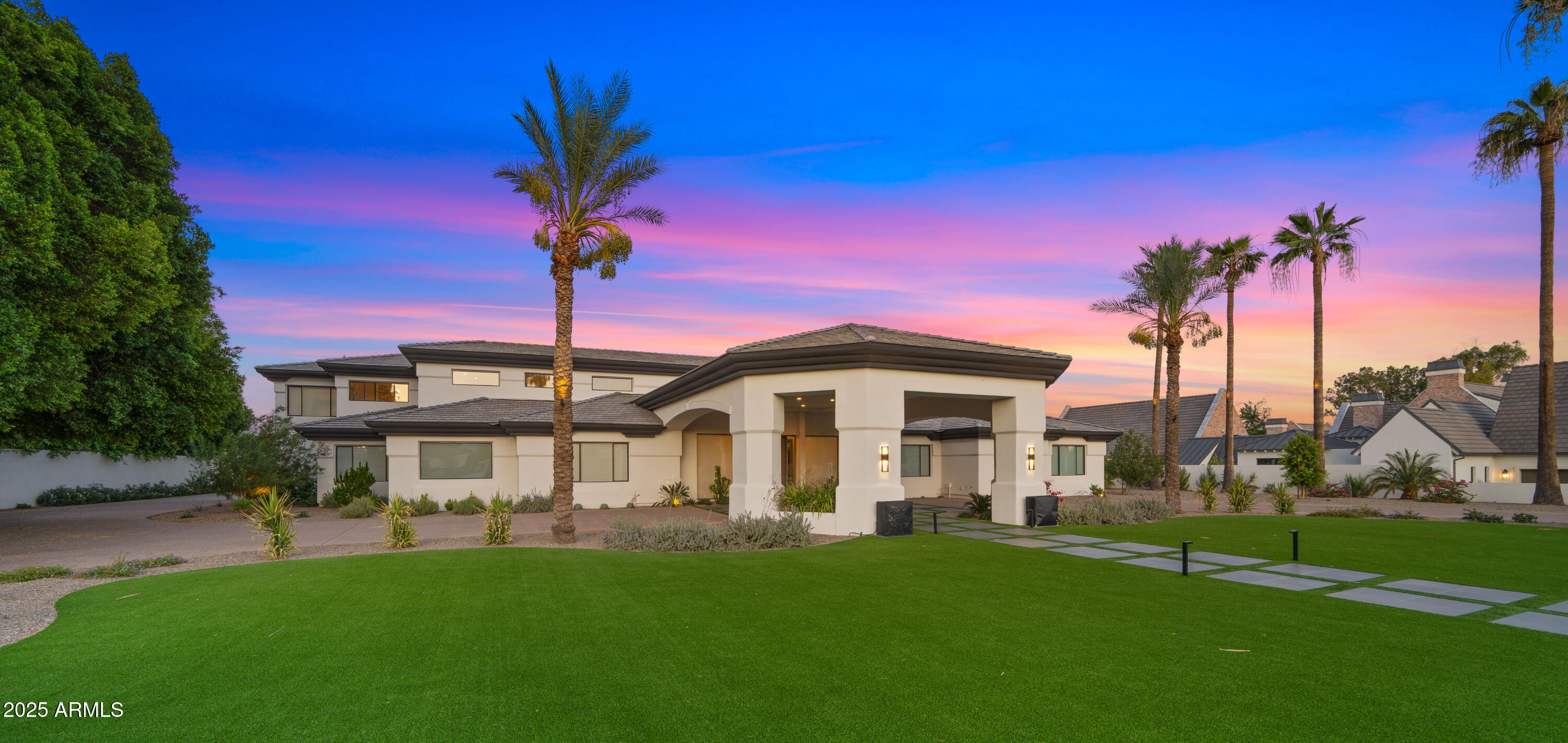 4425 N ARCADIA Lane