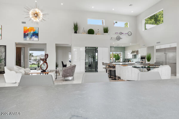 4425 N ARCADIA Lane