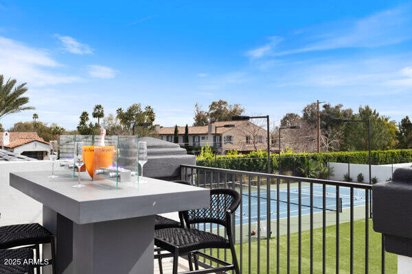 4425 N ARCADIA Lane