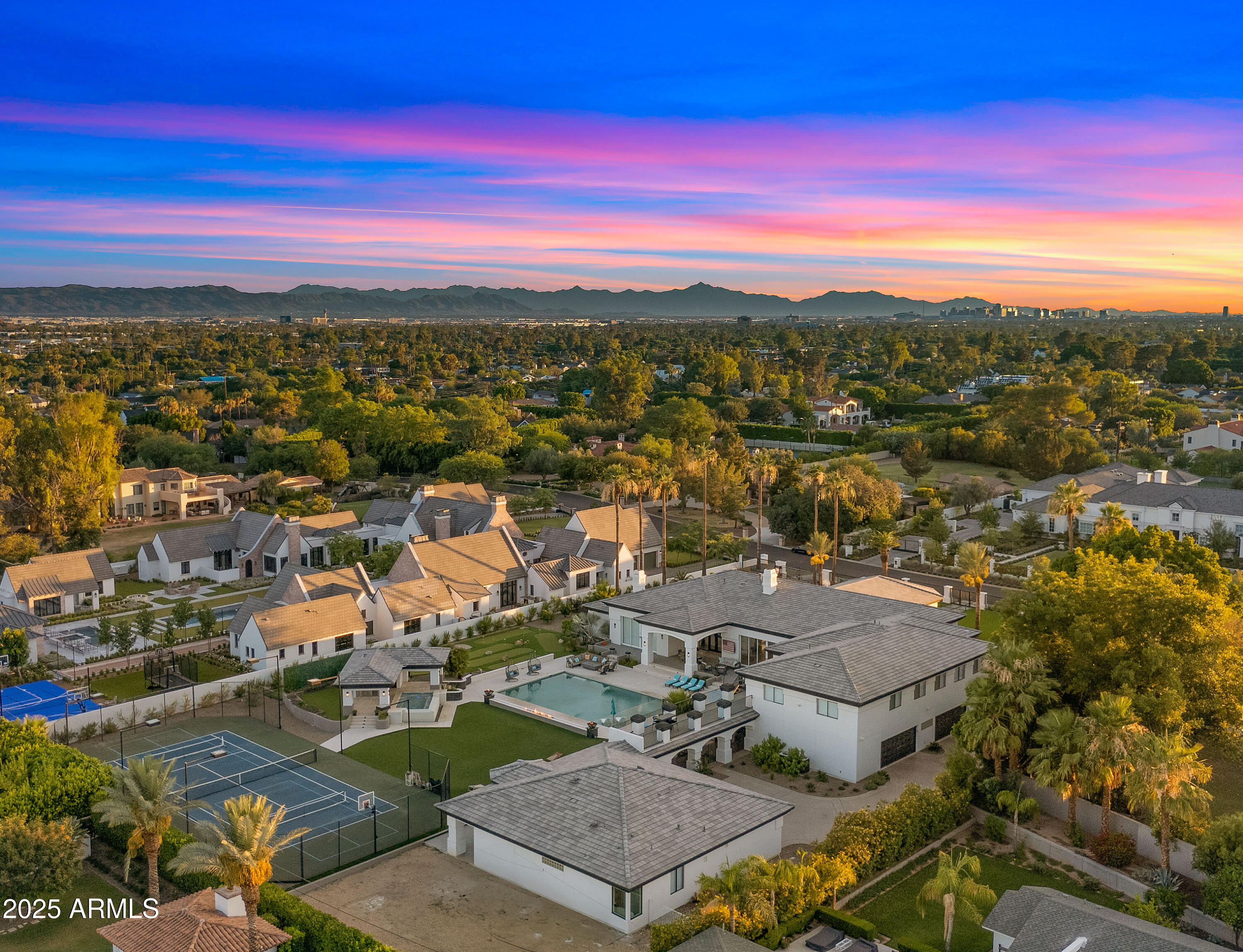 4425 N ARCADIA Lane