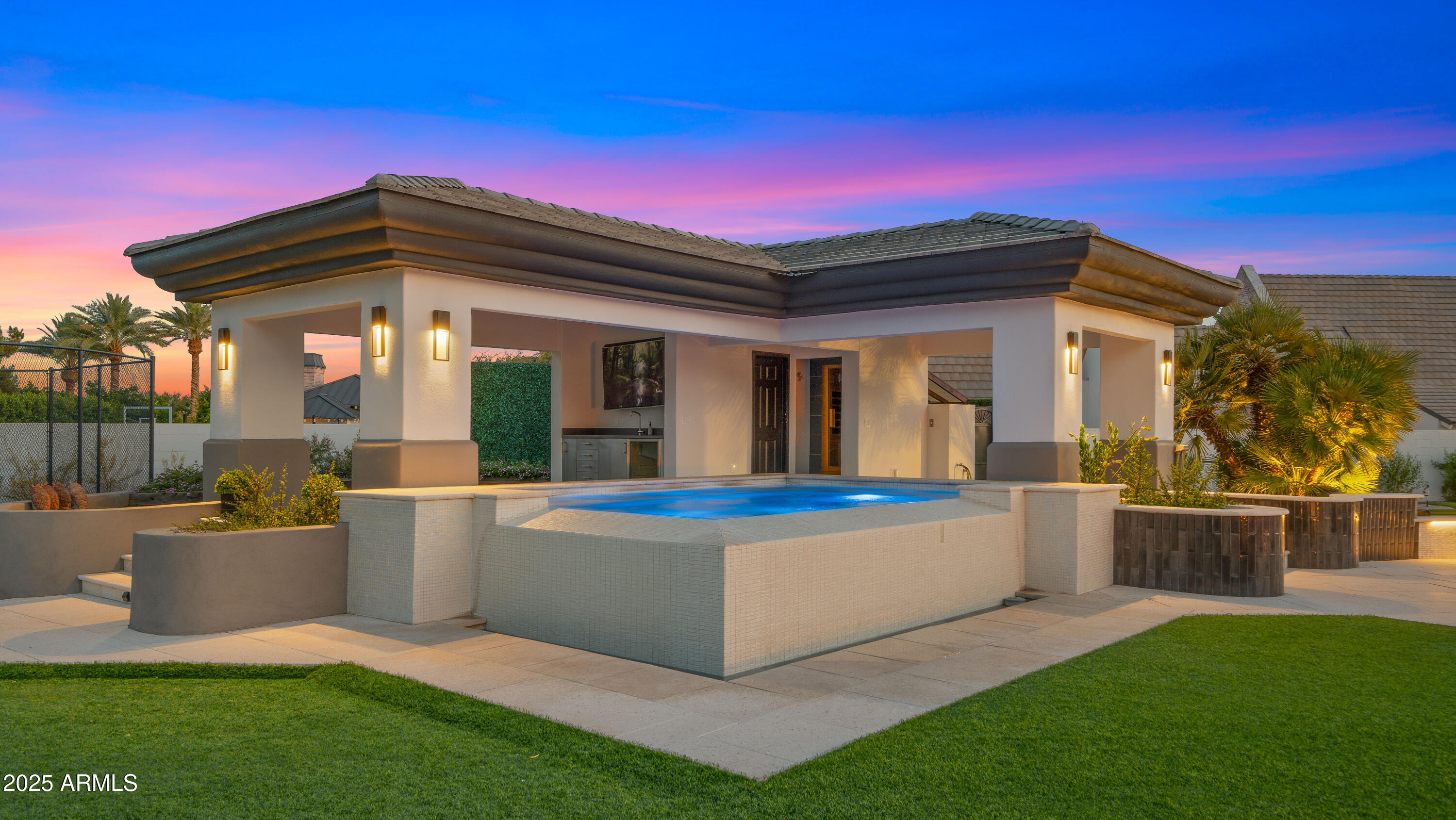 4425 N ARCADIA Lane