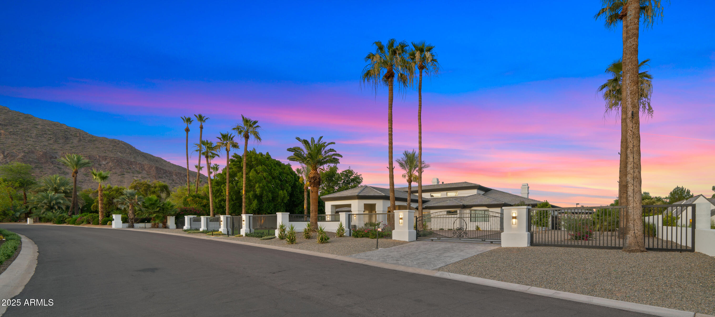 4425 N ARCADIA Lane