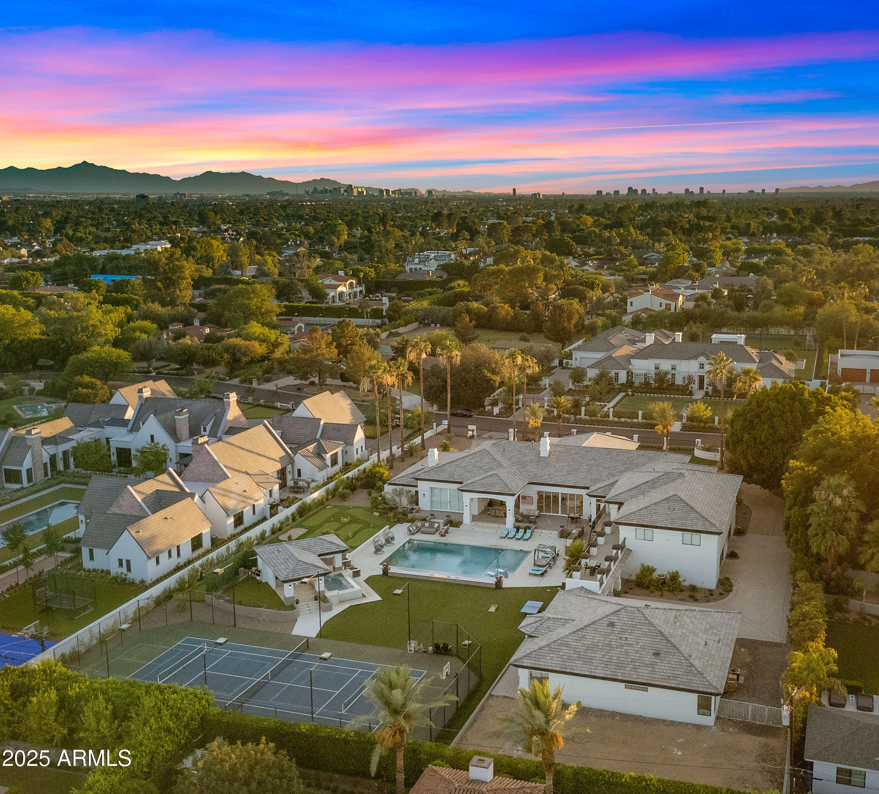 4425 N ARCADIA Lane