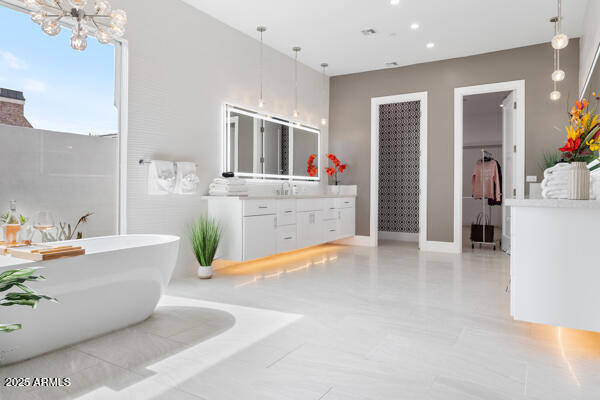 4425 N ARCADIA Lane