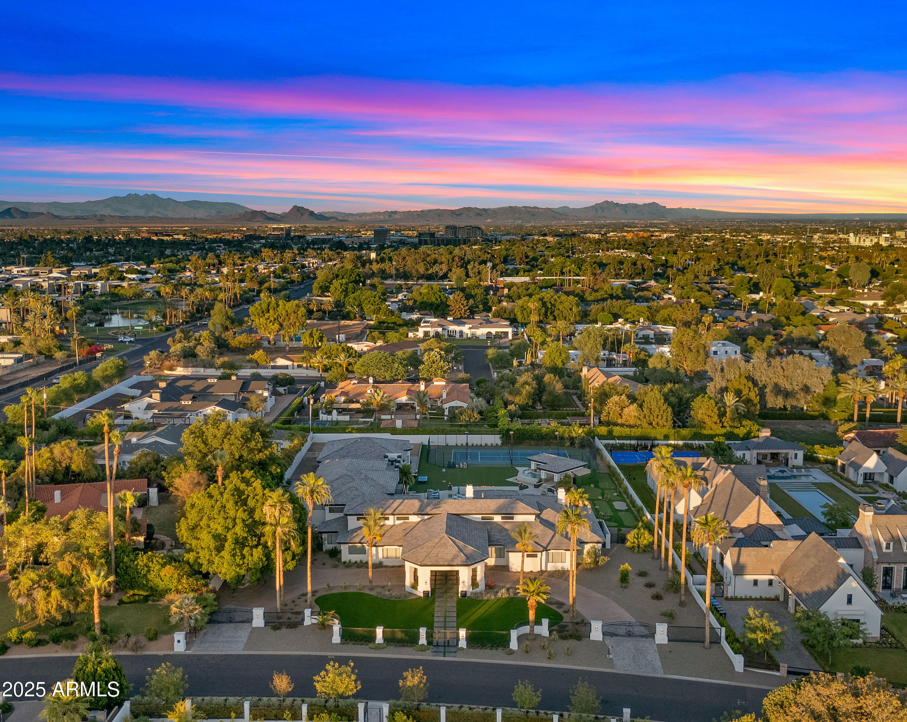 4425 N ARCADIA Lane