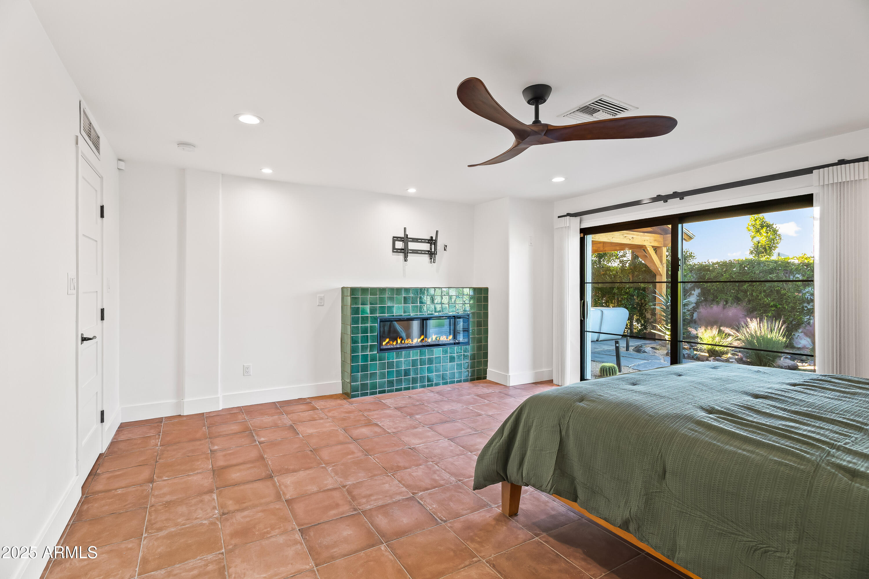 4142 E STANFORD Drive