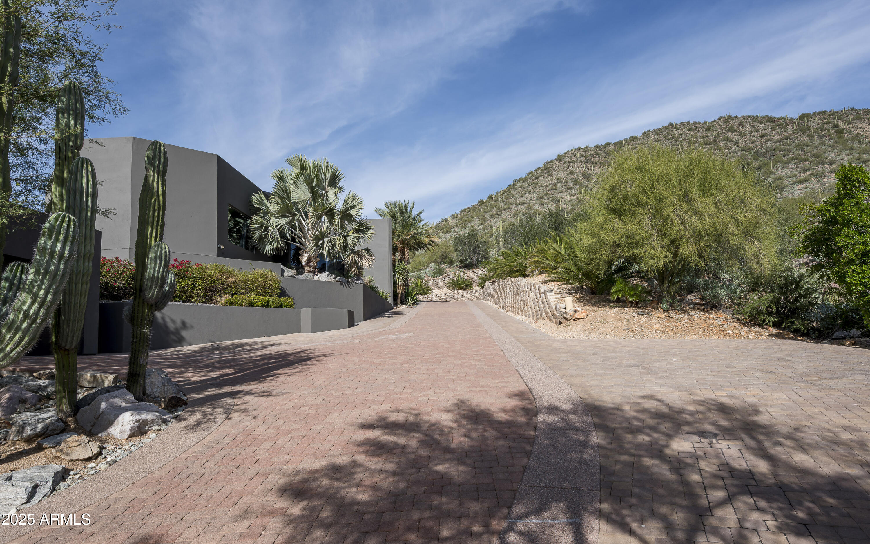 10324 E CALLE DE LAS BRISAS