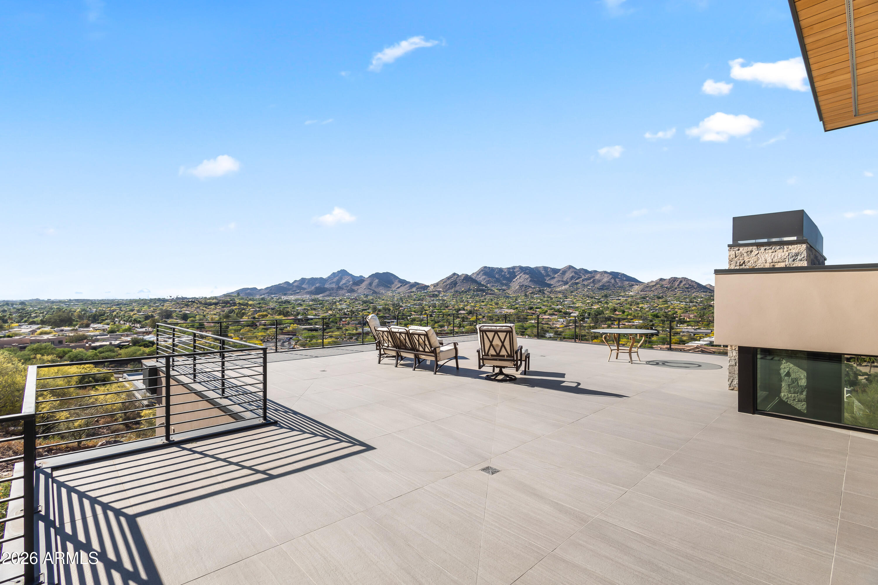 5002 E VALLE VISTA Way
