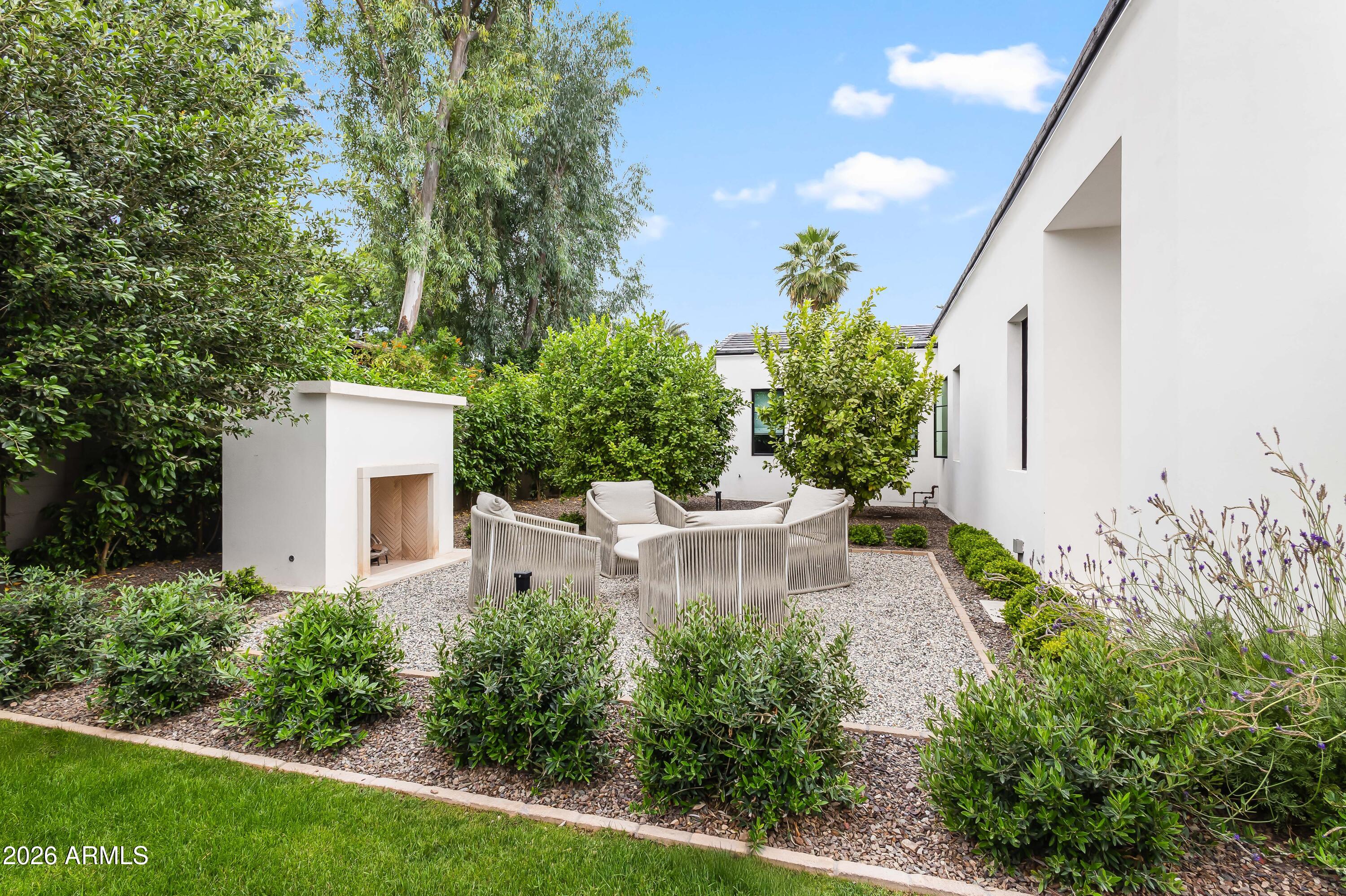 5531 E MOCKINGBIRD Lane