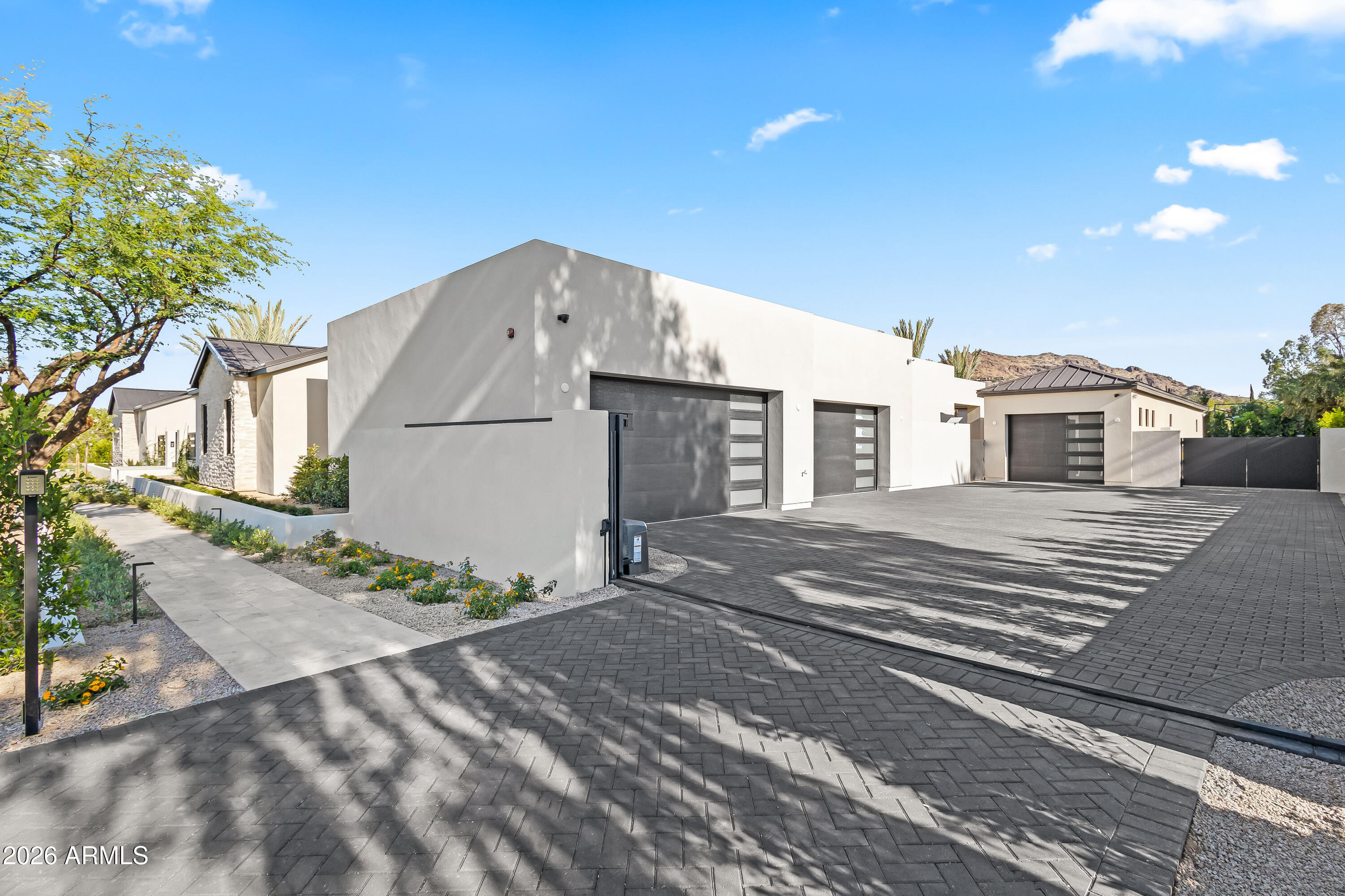 5225 E MOCKINGBIRD Lane