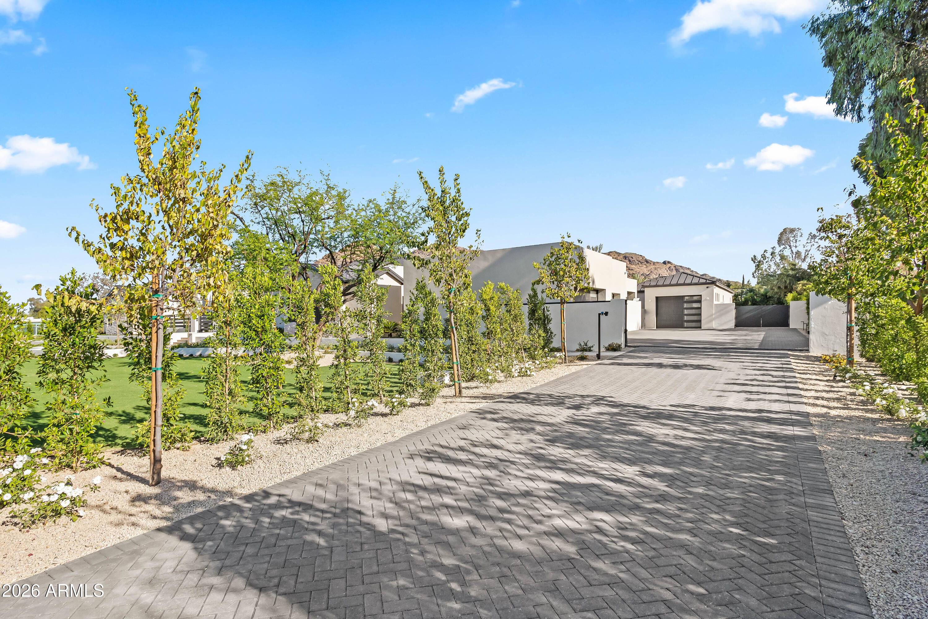 5225 E MOCKINGBIRD Lane