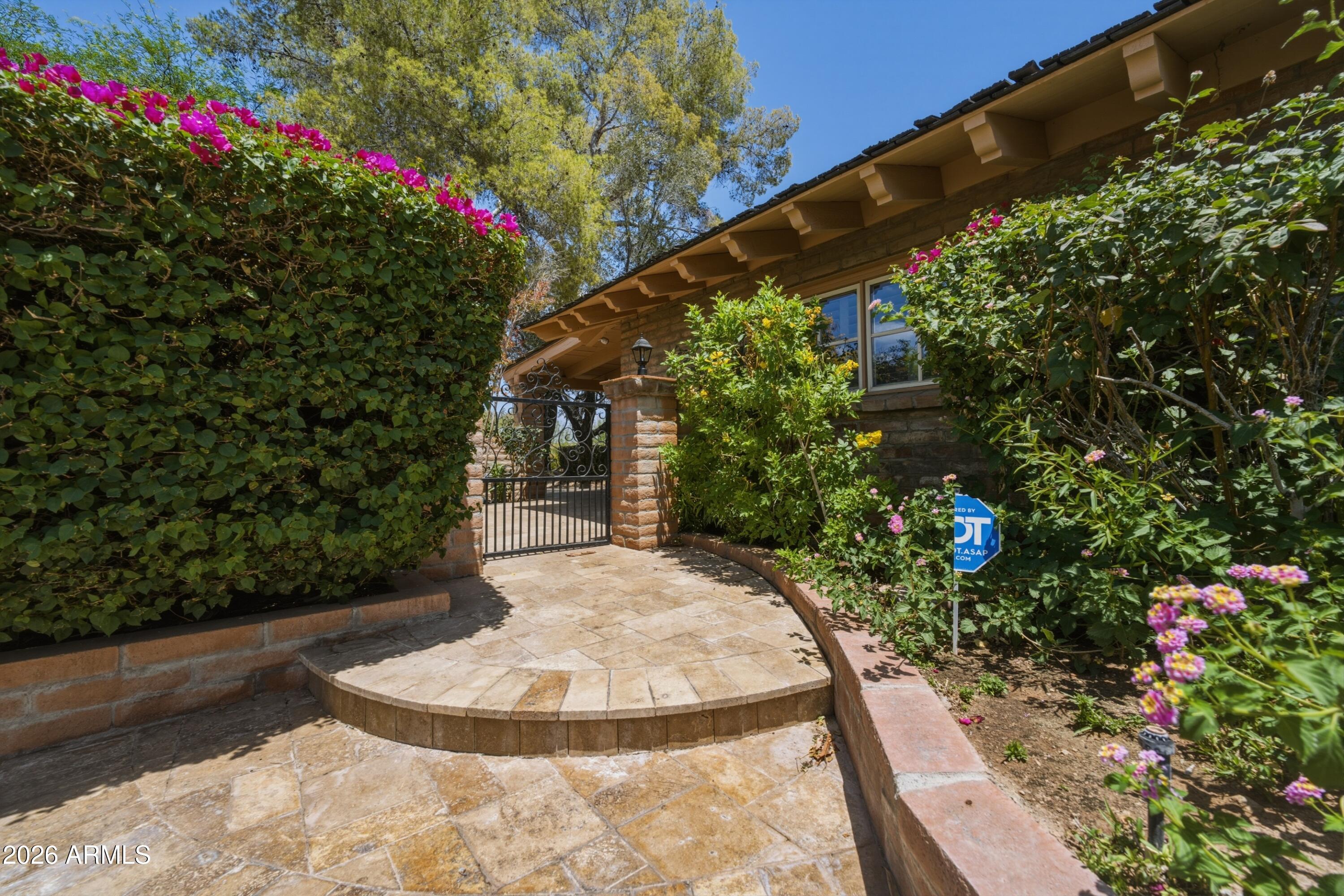 5136 E ROADRUNNER Road