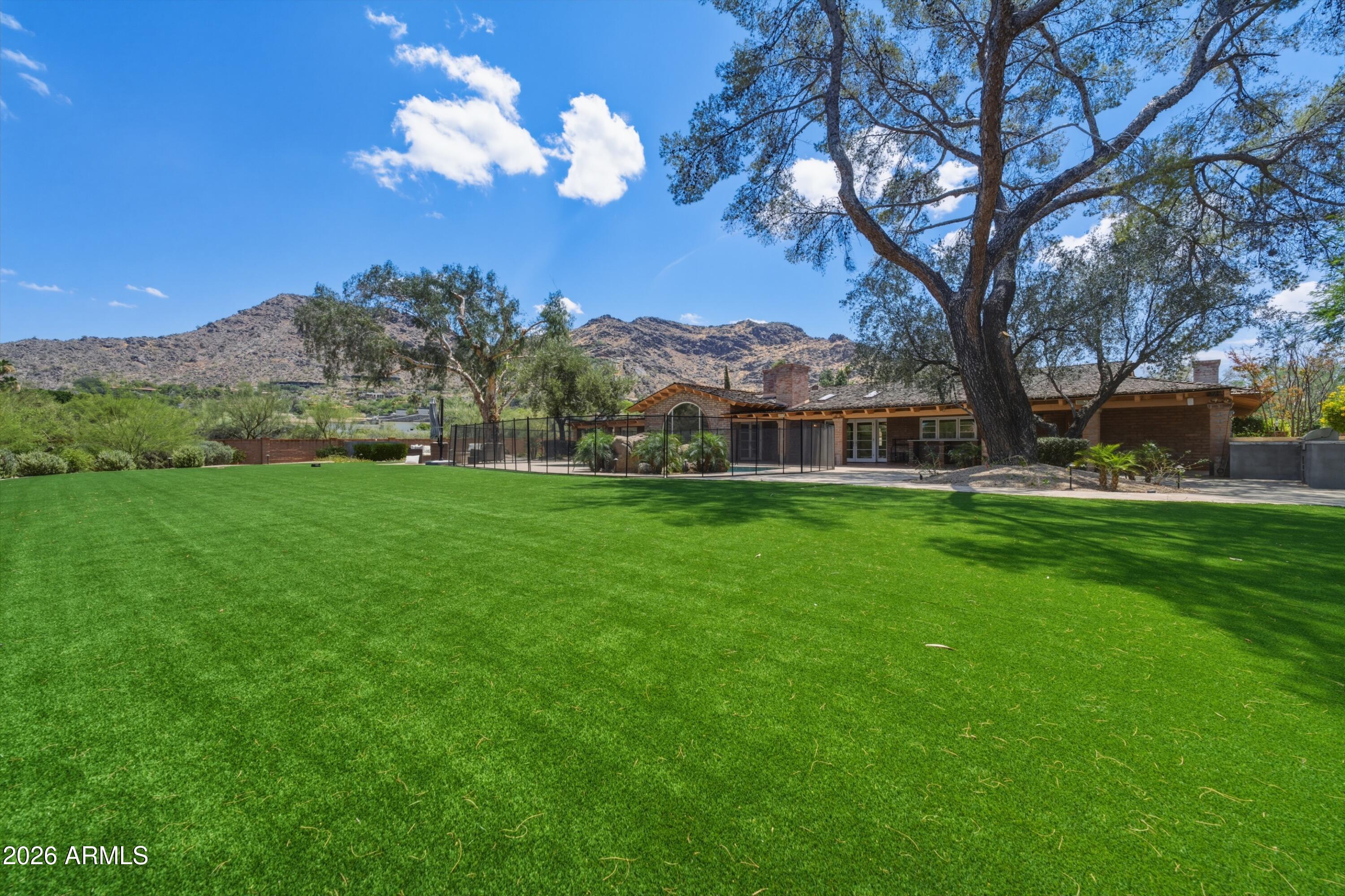 5136 E ROADRUNNER Road