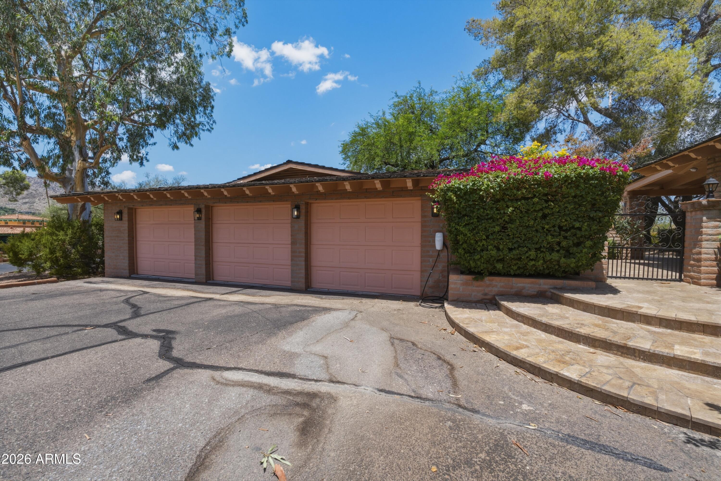 5136 E ROADRUNNER Road