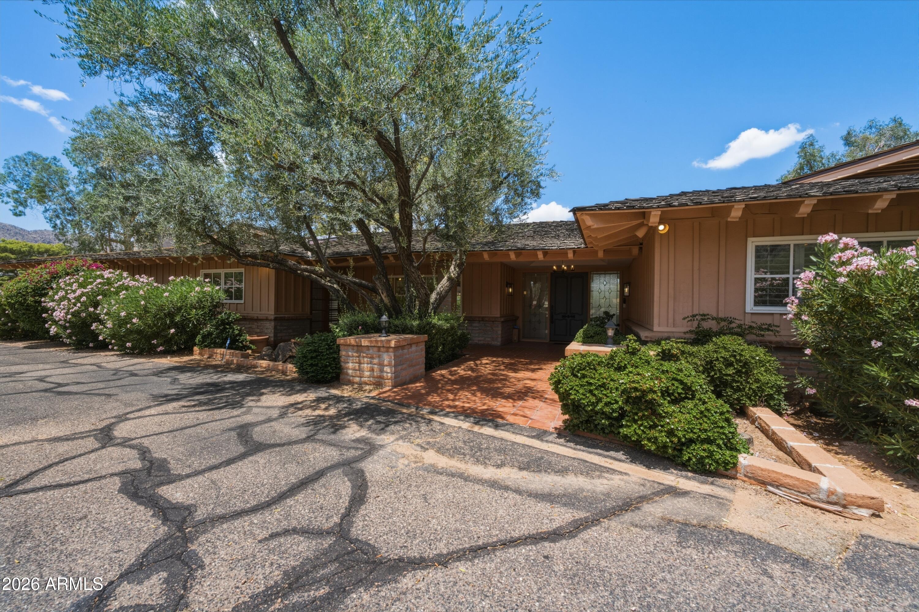 5136 E ROADRUNNER Road