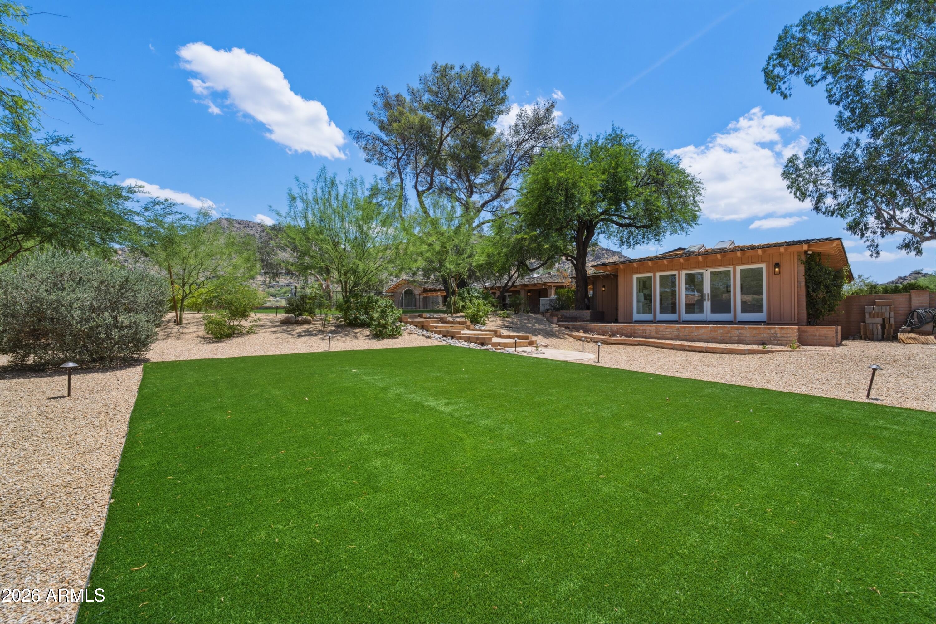 5136 E ROADRUNNER Road