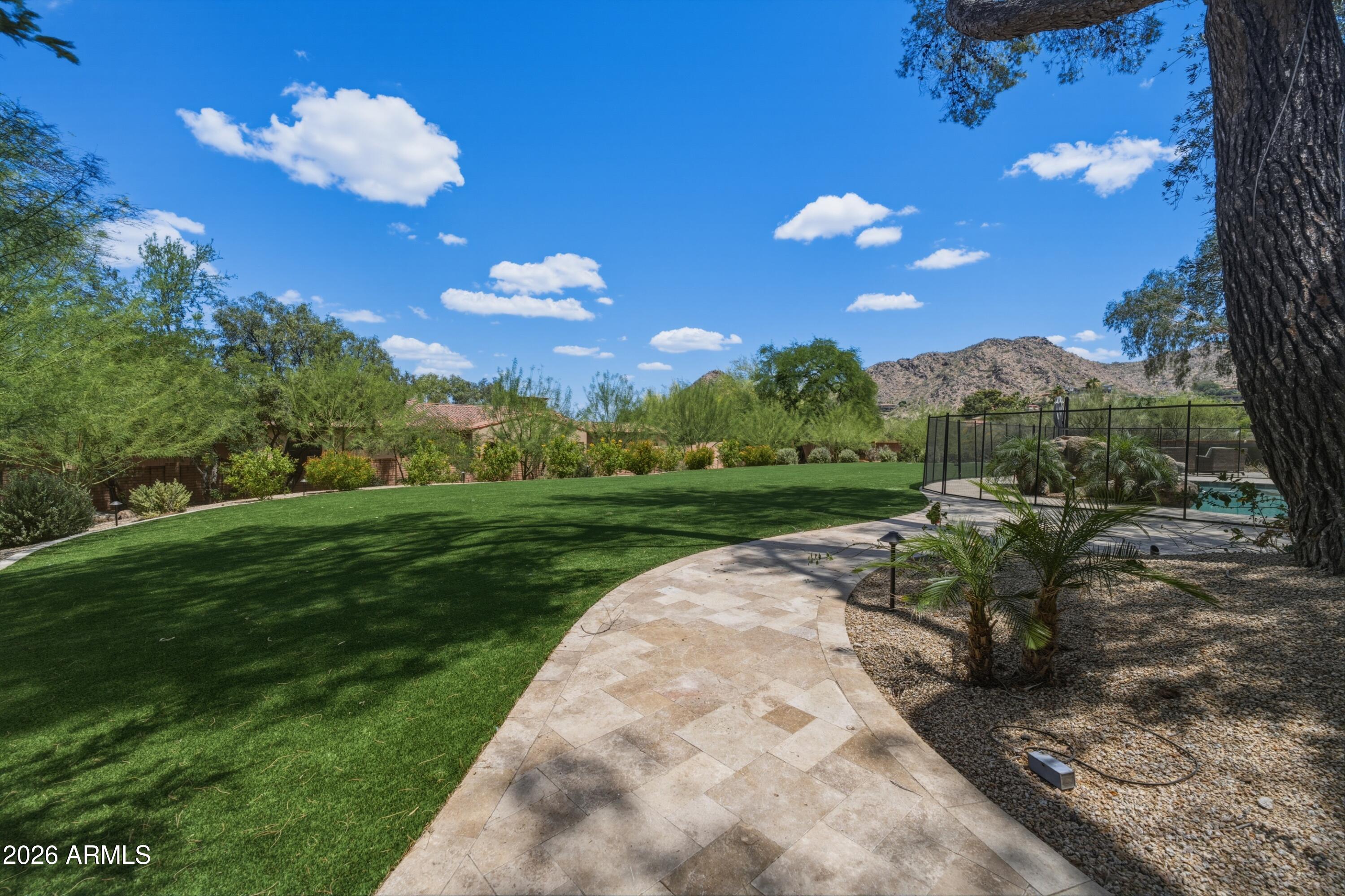 5136 E ROADRUNNER Road