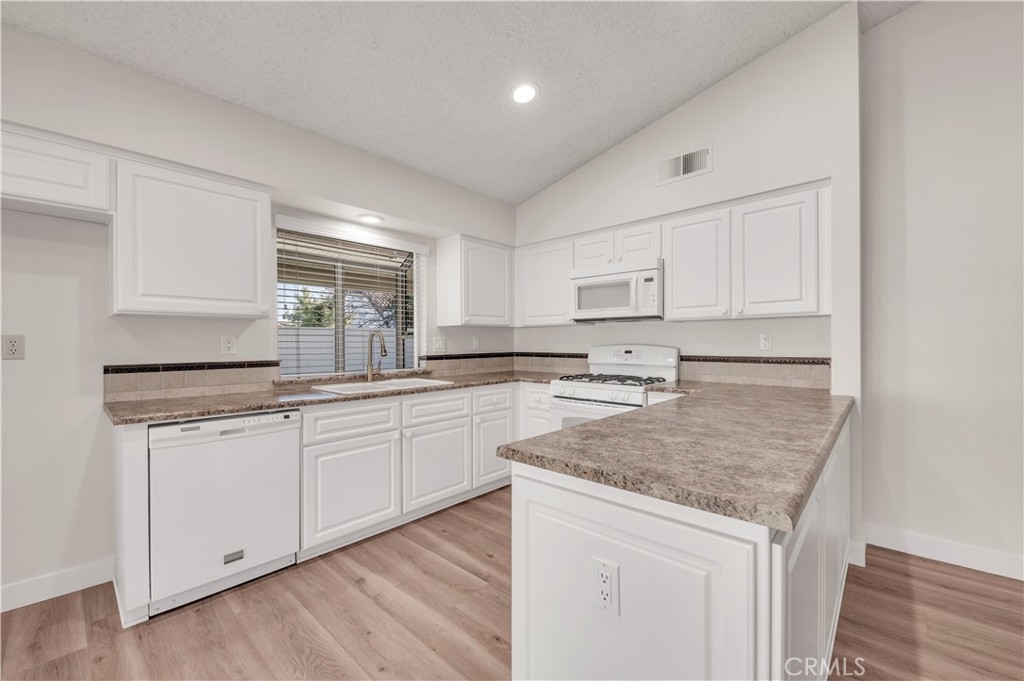 29296 Knoll Court