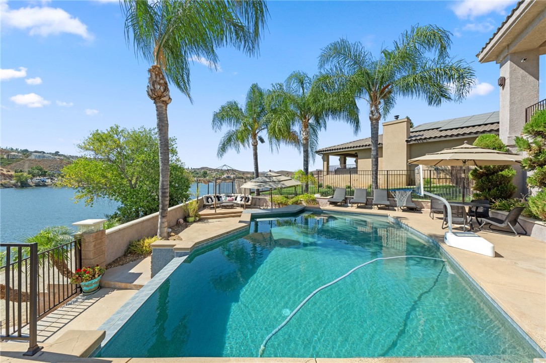 22001 Loch Lomond Drive