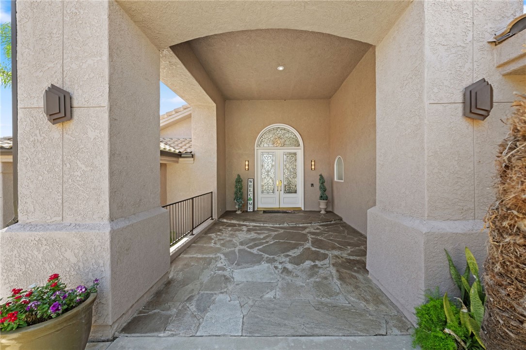 22001 Loch Lomond Drive