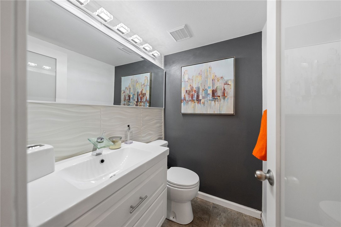 22001 Loch Lomond Drive