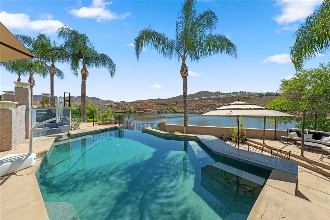 22001 Loch Lomond Drive