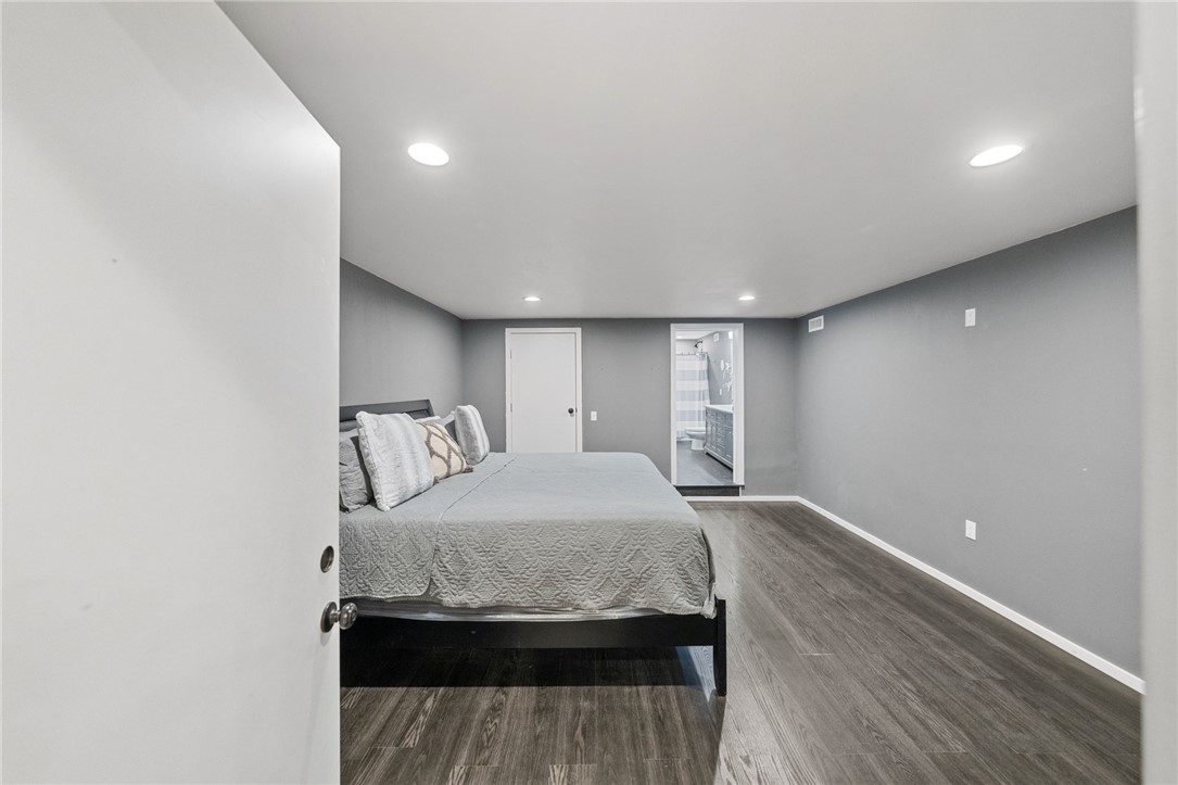 22001 Loch Lomond Drive