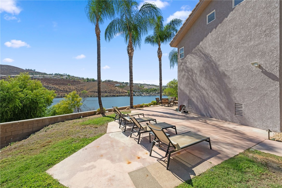 22001 Loch Lomond Drive