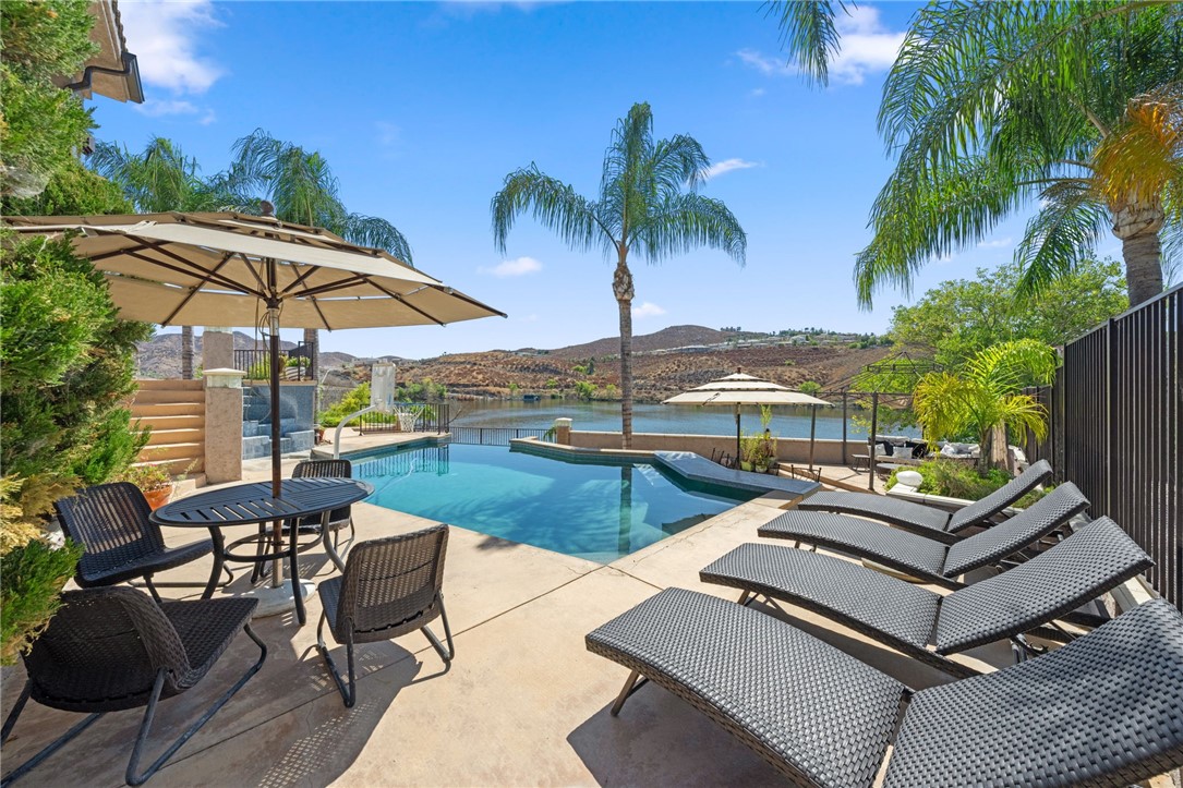 22001 Loch Lomond Drive