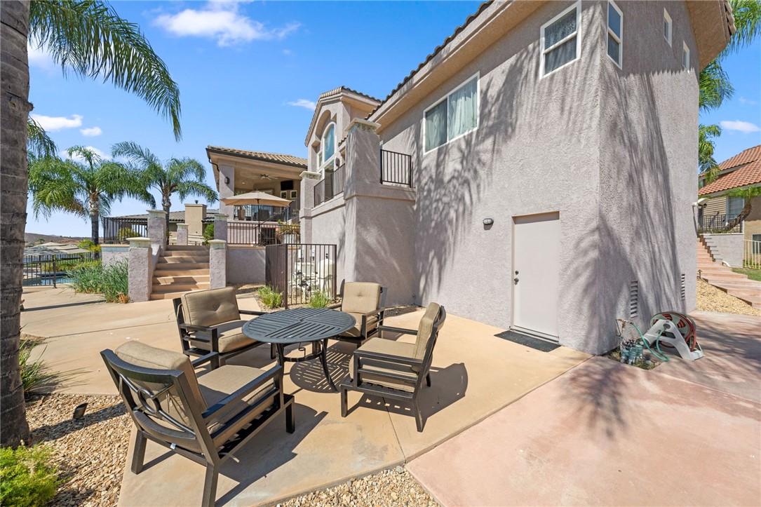 22001 Loch Lomond Drive