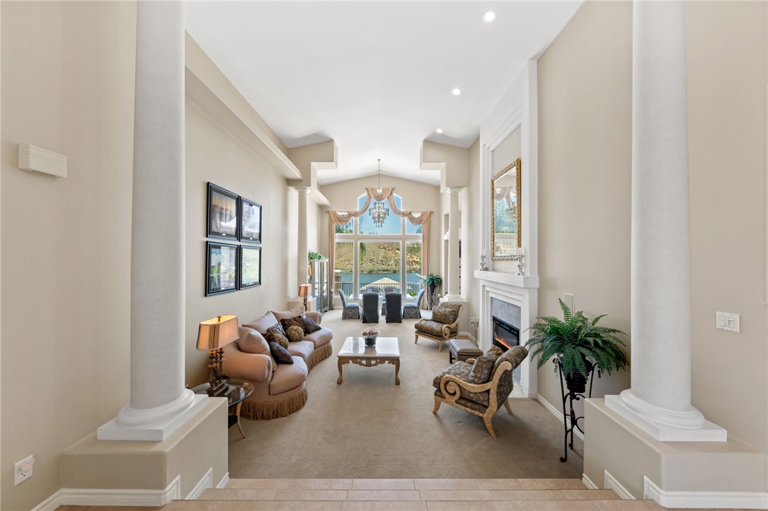 22001 Loch Lomond Drive